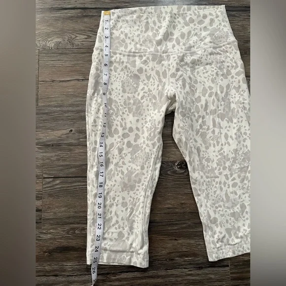 Lululemon Align High-Rise Crop 17” Cheetah Camo Antique White Leggings Size 10 - Picture 5 of 6